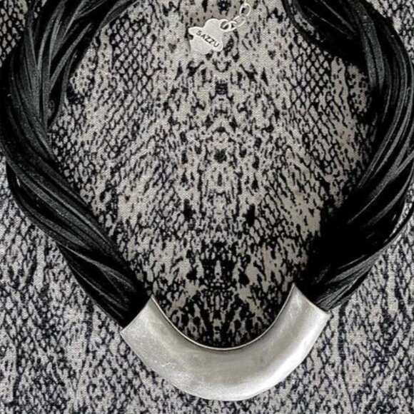 NECKLACE - Picture 2 of 4